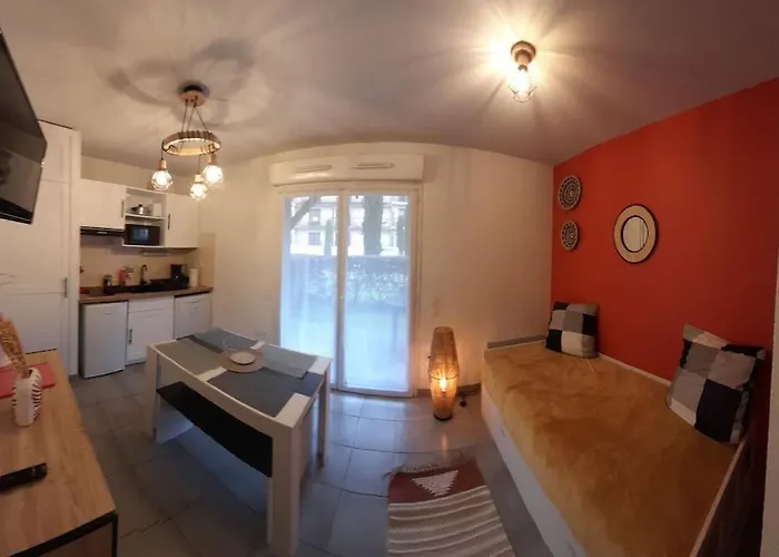 Du Chamois Roux, Dans De Tourisme 3 Etoiles * 卢德