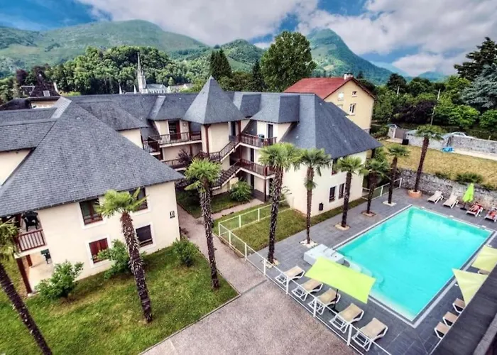 Du Chamois Roux, Dans De Tourisme 3 Etoiles *